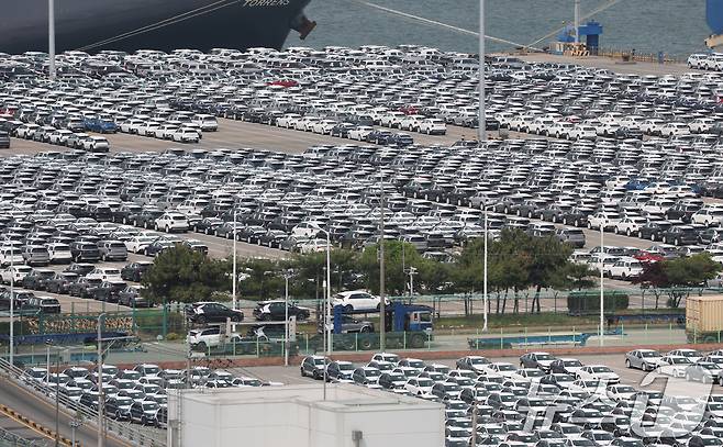 20일 경기 평택시 포승읍 평택항 자동차전용부두에 수출용 차량들이 세워져 있다. 2025.5.20/뉴스1 ⓒ News1 김영운 기자