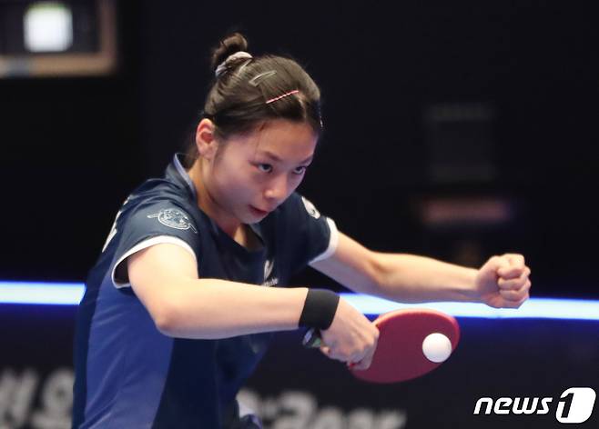 12일 오후 경기 수원시 영통구 광교씨름경기장에서 열린 '2022 두나무 한국프로탁구리그(KTTL)' 코리아리그 여자부 대한항공과 포스코에너지 경기에서 대한항공 박가현이 수비를 하고 있다. 2022.12.12/뉴스1 ⓒ News1 김영운 기자
