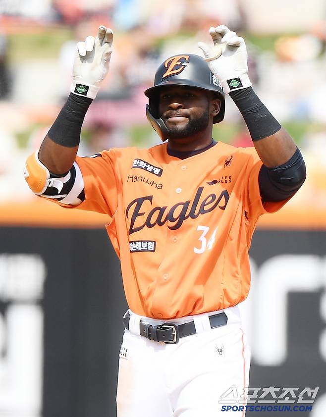 18일 대전 한화생명볼파크에서 열린 SSG-한화전. 3회말 1사 플로리얼이 2루타를 친 후 기뻐하고 있다. 대전=정재근 기자 cjg@sportschosun.com/2025..5.18/