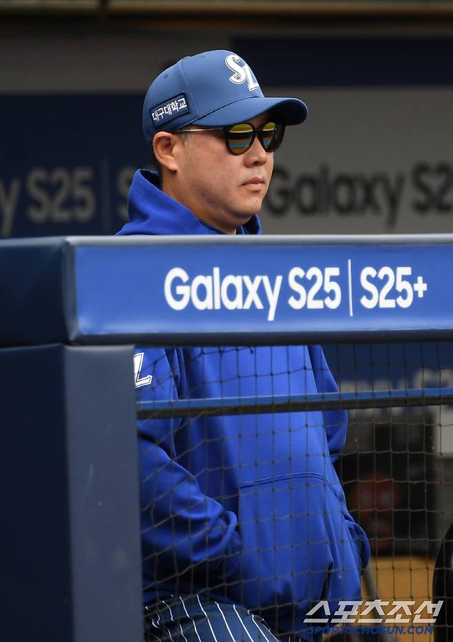 11일 대구 라이온즈파크에서 열린 삼성 라이온즈와 LG 트윈스의 경기. 삼성 박진만 감독이 생각에 잠겨 있다. 대구=박재만 기자 pjm@sportschosun.com/2025.05.11/
