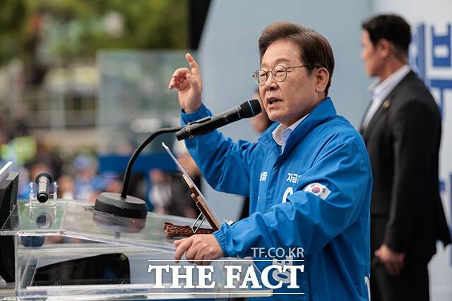 이재명 더불어민주당 대선 후보가 20일 최근 논란이 된 '커피 원가 120원' 발언을 공격한 국민의힘에 대해 "거대 공당이 하는 말마다 거짓말"이라며 강력히 비판했다. /배정한 기자