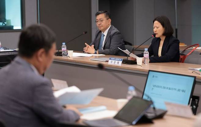 19일 서울 용산구 의협회관에서 열린 대한의사협회 의료정책연구원 의료정책포럼에서 이은혜 이은혜 순천향대부천병원 교수가 '공공의대 문제점과 대안'을 주제로 발표하고 있다. 연합뉴스