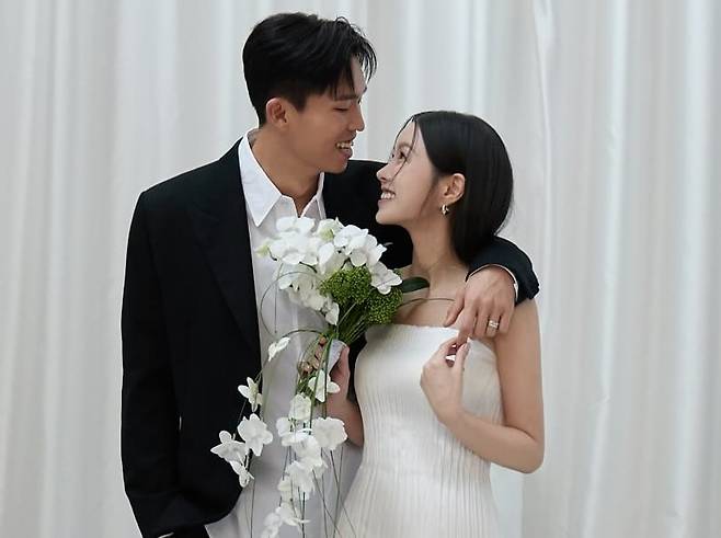축구선수 정우영과 예비 신부 연지씨의 웨딩사진. /인스타그램