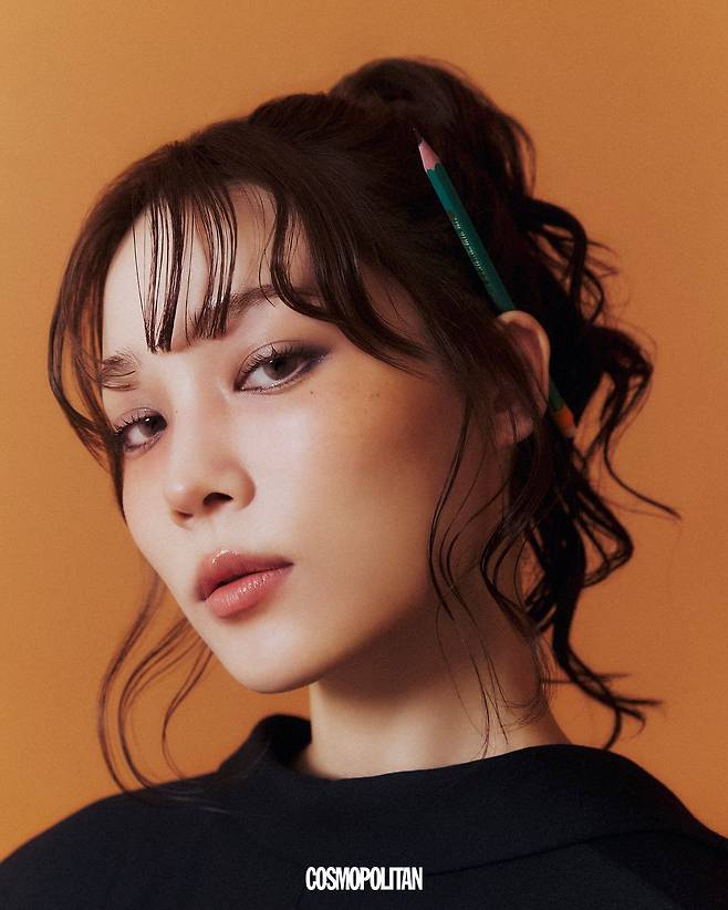 윤소희의 드레스는 Maison Margiela.