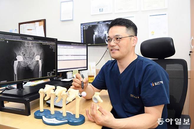 부산힘찬병원 문남훈 원장. 문 원장은 최근 대학병원에서 부산힘찬병원으로 자리를 옮겼다. 부산힘찬병원 제공