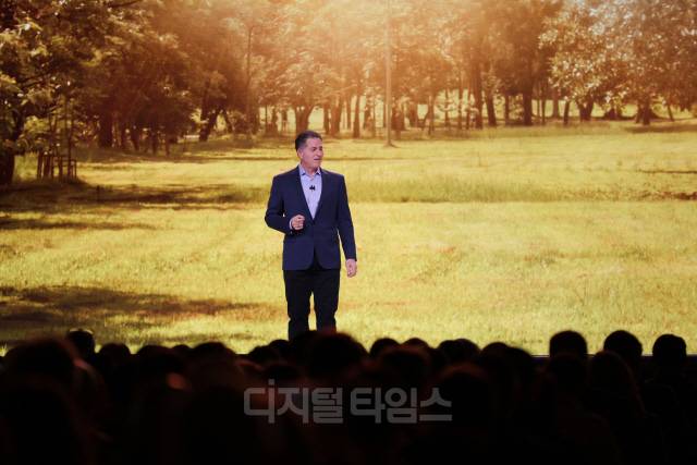 마이클 델 델 테크놀로지스 회장이 20일(현지시간) DTW 2025에서 키노트를 통해 기업의 AI 도입을 지원하는 방안을 이야기하고 있다. 델 테크놀로지스 제공