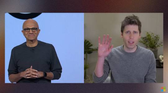 사티아 나델라 MS CEO가 화상연결로 참여한 샘 올트먼 오픈AI CEO를 맞이하고 있다. 온라인캡처