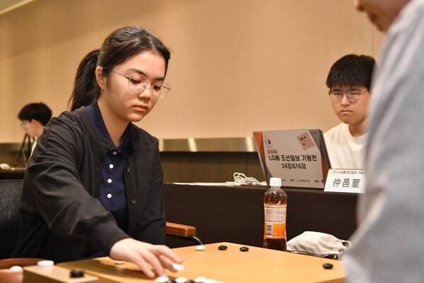 한국 무대에서 활동하는 스미레 4단. 한국기원 제공