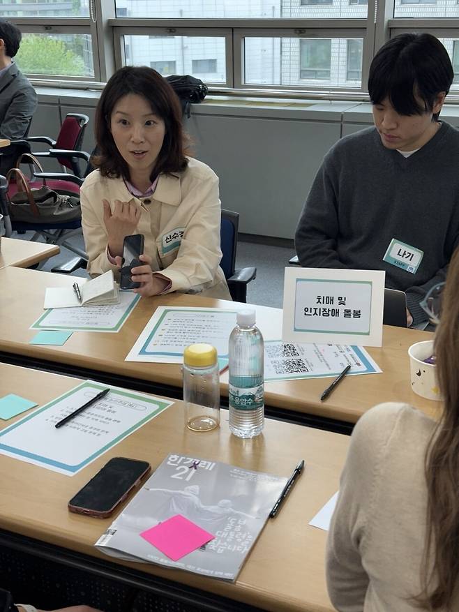 2025년 5월10일 오전 서울 마포구 한국사회복지회관에서 열린 ‘100인 돌봄시민회의’ 참석자들이 각자의 돌봄 경험과 정책 대안을 공유하고 있다. 이재호 기자