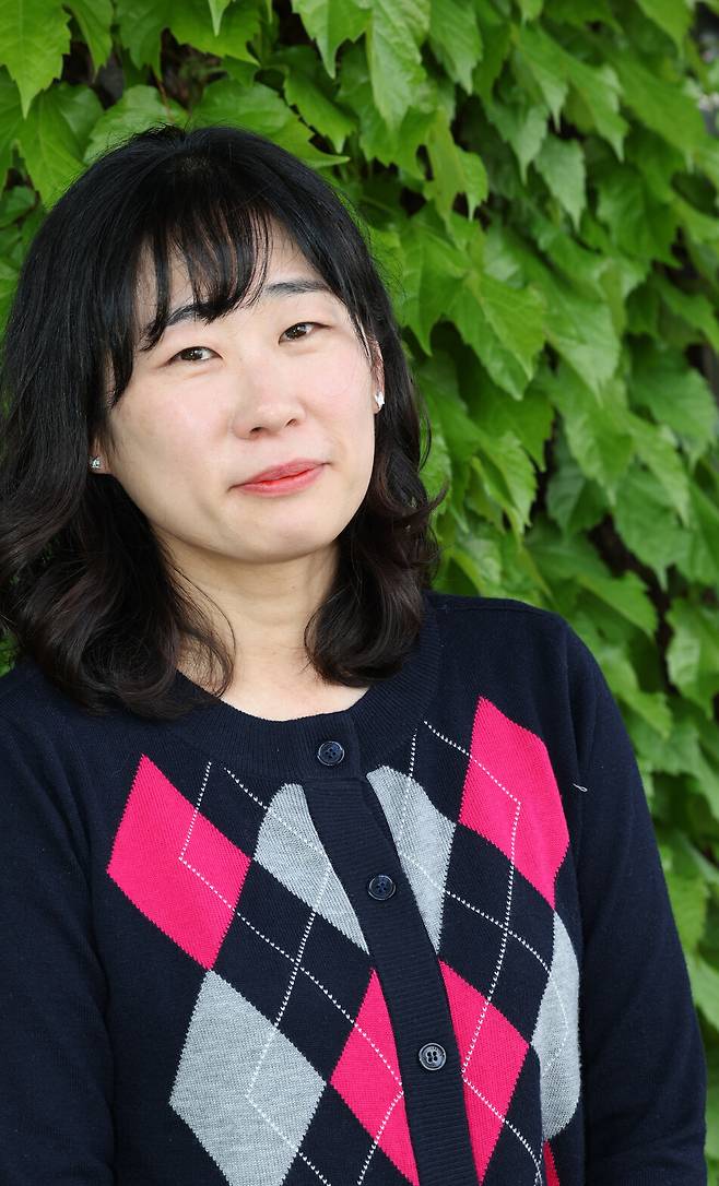 ‘죽음 다음’을 펴낸 희정 작가를 2025년 5월13일 서울 마포구 공덕동 한겨레신문사에서 만났다. 류우종 기자