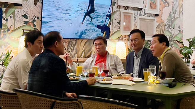 홍준표 전 시장 만난 국민의힘 '하와이 특사단' [이성배 대변인 제공]