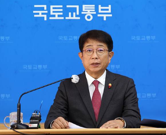 박상우 국토교통부 장관이 지난해 12월 정부세종청사 국토부 기자실에서 출입기자단 간담회를 열고 있다. [사진=연합뉴스]