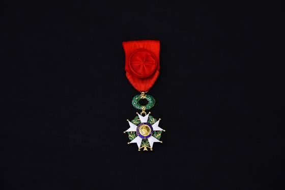 나폴레옹이 만든 레종 도뇌르 오피시에 훈장. 지난 15일 수여된 실물이다. 김종호 기자