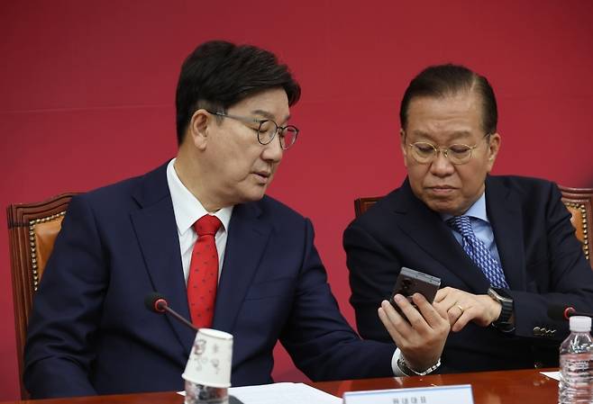 ▲ 국민의힘 권성동 원내대표(왼쪽)와 권영세 전 비상대책위원장 [연합뉴스]