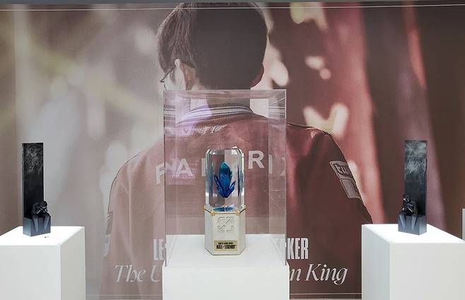 지난해 '페이커' 이상혁의 전설의 전당 헌액을 기념해 조성됐던 '페이커 신전' 내부 모습 / 사진=LCK 제공