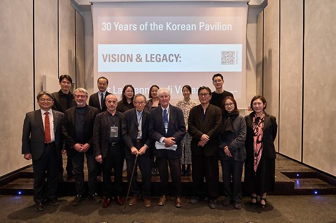 Speakers and officials at the “30 Years of the Korean Pavilion” forum at Fondazione Querini Stampalia on May 8 pose for a photo. Front low, from left: Song Si-kyeong, director of the general secretariat of Arts Council Korea; Rinio Bruttomesso, former professor at Iuav University of Venice; Marco Mulazzani, professor of University of Ferrara; Kimm Jong Soung, commissioner of the Korean Pavilion 2002; Franco Mancuso, co-architect of the Korean Pavilion; Cho Min-suk, commissioner of the Korean Pavilion 2014; Chung Dah-young, co-curator of Korean Pavilion 2025; and Lim Geun-hye, general director of ARKO Art Center. Second row, from left: Jung Sung-kyu, co-curator of Korean Pavilion 2025; Choi Choon, professor of Seoul National University; Kim Hee-jung, co-curator of Korean Pavilion 2025; and architects Lee Dammy, Young Ye-na and Kim Hyun-jong. (Arts Council Korea)