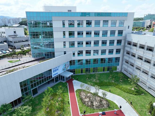 KAIST 전산학부 증축 건물 ‘KRAFTON SoC(School of Computing)’ 전경. 크래프톤 제공
