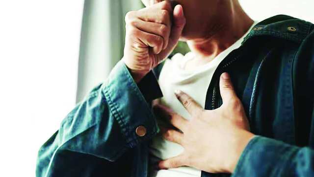 천식은 기침과 가슴 답답함, 호흡곤란 등의 증상을 겪는 만성 기관지 염증질환이다. 염증 치료를 꾸준히 하지 않으면 중증으로 진행돼 증상 조절이 어렵고 사망 위험이 커진다.    게티이미지뱅크