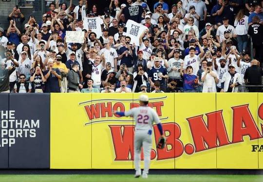 양키스 팬들이 후안 소토에 야유를 퍼붓고 있다. [AFP=연합뉴스]