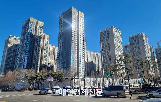 제4차 장기전세주택Ⅱ 모집에서 일부 물량이 공급된 서울 강동구 ‘올림픽파크포레온’ 아파트 전경. 매경DB