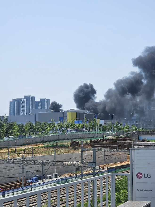 평택 고덕동에서 발생한 화재. [사진출처=독자제공]