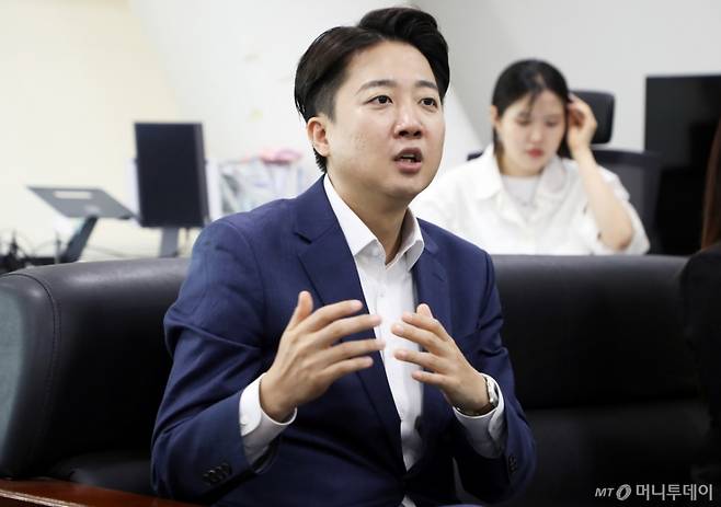 이준석 개혁신당 대통령 후보가 20일 광주광역시의회 기자실을 찾아 지역 기자단과 질의응답하고 있다. 2025.5.20/뉴스1  Copyright (C) 뉴스1. All rights reserved. 무단 전재 및 재배포,  AI학습 이용 금지.