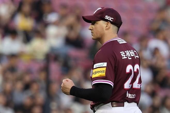 최하위 키움 히어로즈가 삼성 라이온즈를 상대로 반등에 나선다. 사진은 키움 히어로즈에서 활약한 케니 로젠버그의 모습. /사진=뉴시스