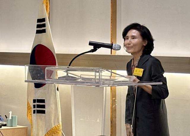 김문수 국민의힘 대선후보의 부인 설난영 여사가 지난 14일 서울 강남구 더 리버사이트 호텔 루비홀에서 열린 (사)대한민국을 생각하는 호남미래포럼 조찬포럼에 참석해 인사말을 하고 있다. 뉴시스