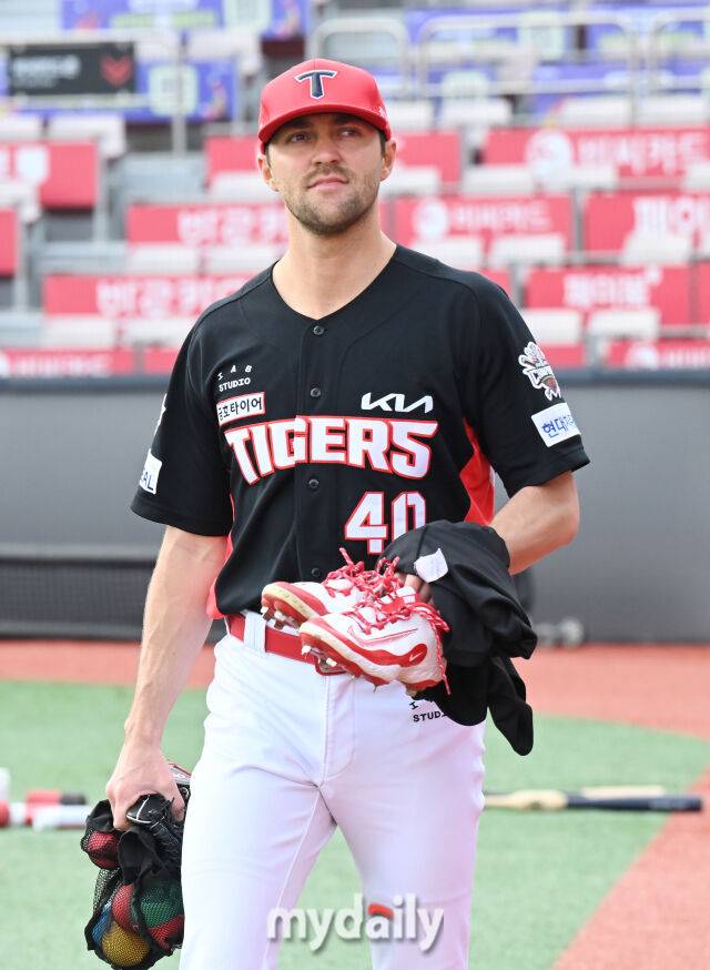20일 오후 경기도 수원시 조원동 수원kt위즈파크에서 진행된 '2025 프로야구 KBO리그' kt위즈와 KIA타이거즈의 경기. 기아 네일이 경기전 훈련에 나서고 있다. 네일은 22일 등판할 예정이다./수원=송일섭 기자 andlyu@mydaily.co.kr