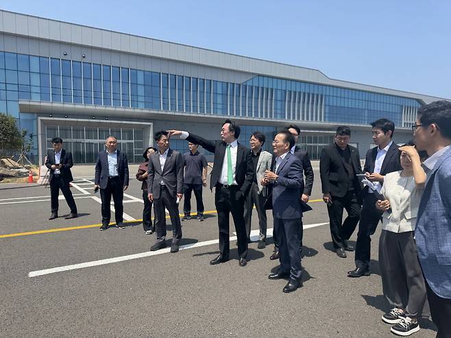 포항시는 20일 APEC 정상회의 준비기획단과 영일만항 국제여객부두 일원에서 2025 APEC 정상회의 기간 중 국제크루즈 정박을 위한 시설 현장점검을 실시했다.[포항시 제공]