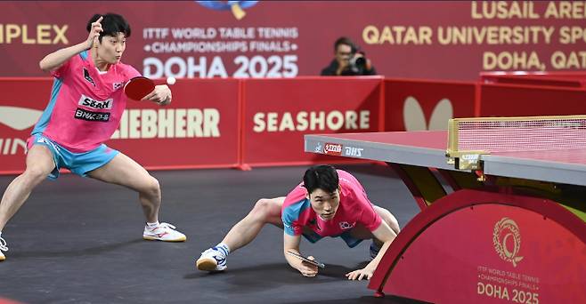 남자 복식 조대성(왼쪽)-장우진. 협회