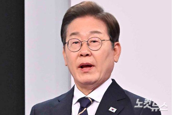 이재명 더불어민주당 대선후보가 지난 18일 서울 마포구 SBS프리즘타워에서 열린 중앙선거방송토론위원회 주관 제21대 대통령선거 후보자토론회에서 발언하고 있다. 국회사진취재단