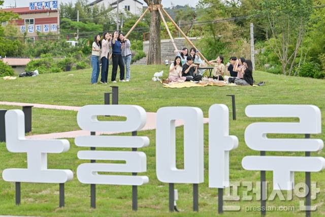 ▲노을을 보며 쉴 수 있는 나눔누리숲의 노을마루ⓒ광주 서구