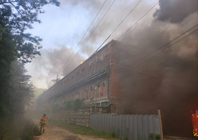 ▲한국농수산대 실습생이 19일 오후 합천 돼지농장 화재로 숨지면서 실습 현장의 안전관리 실태에 대한 점검 필요성이 제기됐다. ⓒ경남소방본부