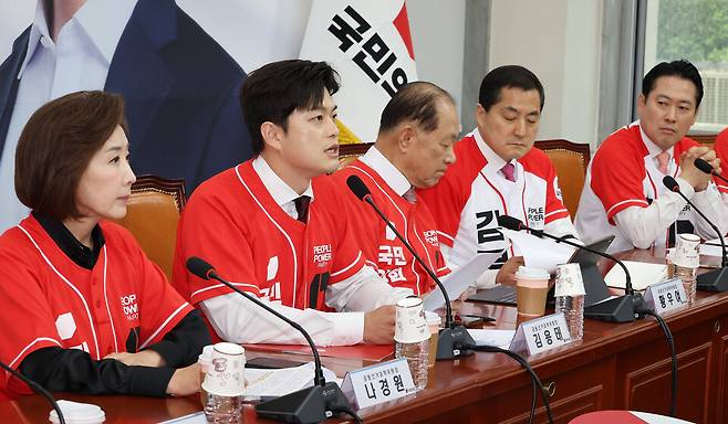 김용태 국민의힘 비상대책위원장(왼쪽 두번째)이 지난 19일 국회에서 열린 중앙선거대책위원회 회의에서 발언하고 있다. ⓒ연합뉴스