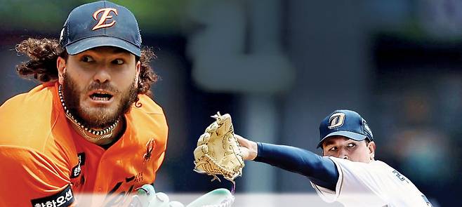 한화 폰세(왼쪽)와 NC 라일리. 각 구단 제공