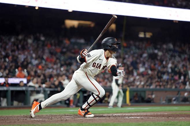 ▲ 20일(한국시간) 미국 샌프란시스코 오라클파크에서 열린 캔자스시티 로얄스와 경기에서 8회 1타점 2루타를 터뜨린 이정후. ⓒ연합뉴스/AFP