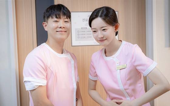 ▲ 최윤지와 엉덩이 대역. 출처ㅣ최윤지 인스타그램