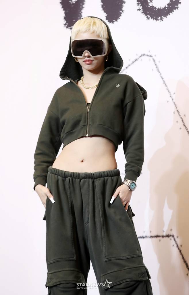 아이들(i-dle)'  소연이 19일 오후 서울 강남구 조선 팰리스 서울 강남에서 열린 미니 8집 앨범 '위 아(We are)' 발매 기념 기자간담회에서 포즈를 취하고 있다.   전원 재계약 이후 발매하는 여덟 번째 미니앨범 'We are'는 기존 '(G)I-DLE' 그룹명에서 '(G)'를 빼고 리브랜딩에 나서며 더욱 한계 없는 음악과 콘셉트를 선보일 예정이다. /2025.05.19 /사진=김휘선 hwijpg@