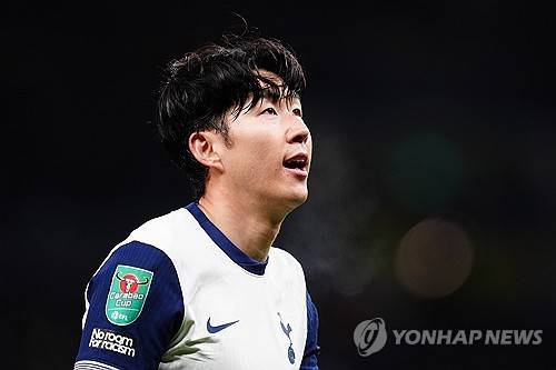손흥민이 소속된 토트넘 홋스퍼가 2024-2025시즌 유럽축구연맹(UEFA) 유로파리그 결승전을 앞두고 20일 결전지 스페인 빌바오에 입성했다. 이번 결승전은 오는 22일 오전 4시 스페인 빌바오 산 마메스 경기장에서 잉글리시 프리미어리그의 또 다른 명문 맨체스터 유나이티드(이하 맨유)를 상대로 치러진다. 연합뉴스