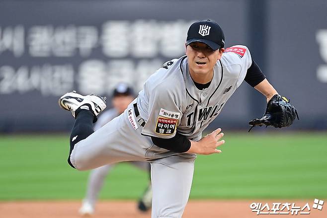 KT 위즈 우완 조이현이 20일 수원 KT위즈파크에서 열린 2025 신한 SOL Bank KBO리그 KIA 타이거즈와의 팀 간 4차전에 선발등판, 5.1이닝 1실점 깜짝 호투로 올 시즌 마수걸이 승리를 따냈다. 사진 박지영 기자