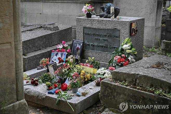 파리 페르라셰즈 묘지의 짐 모리슨 묘소 [AFP=연합뉴스 자료사진]