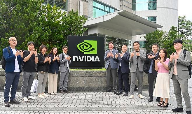 20일 엔비디아를 찾은 원주시 등 관계자들이 기념 촬영을 하고 있다. [원주시 제공·재판매 및 DB 금지]