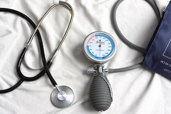 청진기와 혈압 측정기