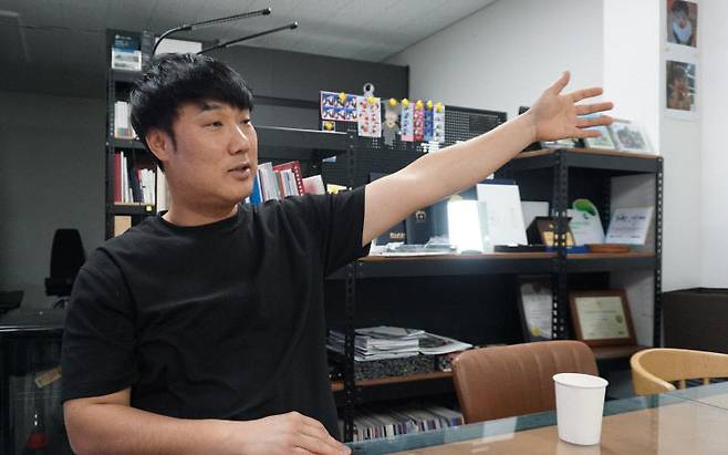 (주)공간진열대는 중부권을 대표하는 '파레트 랙 시스템' 전문업체다. 유호기 대표는 물류창고 등 내부 공간 설계를 위해 전국 곳곳을 누비고 있다. /김흥수 기자