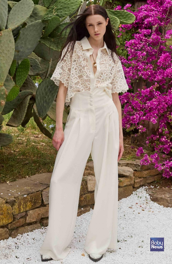 에르마노 피렌체(ERMANNO FIRENZE) 정교한 디테일이 돋보이는 레이스 탑 출시. ⓒ에르마노 피렌체