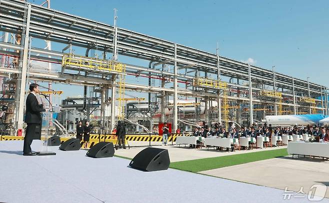 안덕근 산업통상자원부 장관이 인천 서구에서 열린 '인천 액화수소 플랜트 준공식'에서 축사하고 있다. (산업통상자원부 제공) 2024.5.8/뉴스1