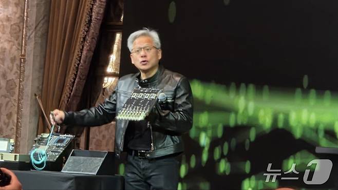 젠슨 황 엔비디아 CEO가 21일 대만 타이베이 오리엔탈만다린 B2에서 열린 엔비디아 미디어 Q&A 행사에서 발언하고 있다. 2025.5.21/뉴스1 ⓒ News1 김민석 기자