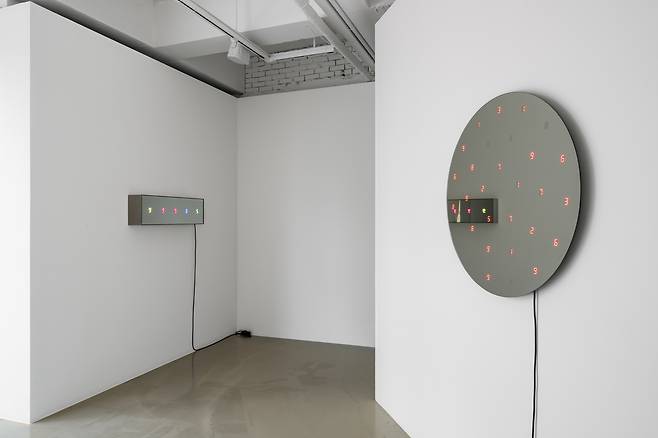 Tatsuo Miyajima_Folding Cosmos_Gallery Baton_2025_Exhibition view 6_Courtesy of Gallery Baton (갤러리바톤 제공)