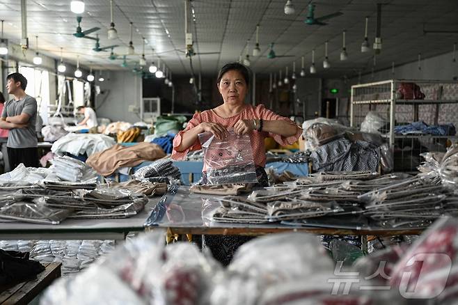 테무에 납품하는 중국 광저우 공장 노동자 ⓒ AFP=뉴스1 ⓒ News1 구경진 기자